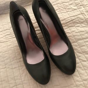 Black n blonde leather wedges